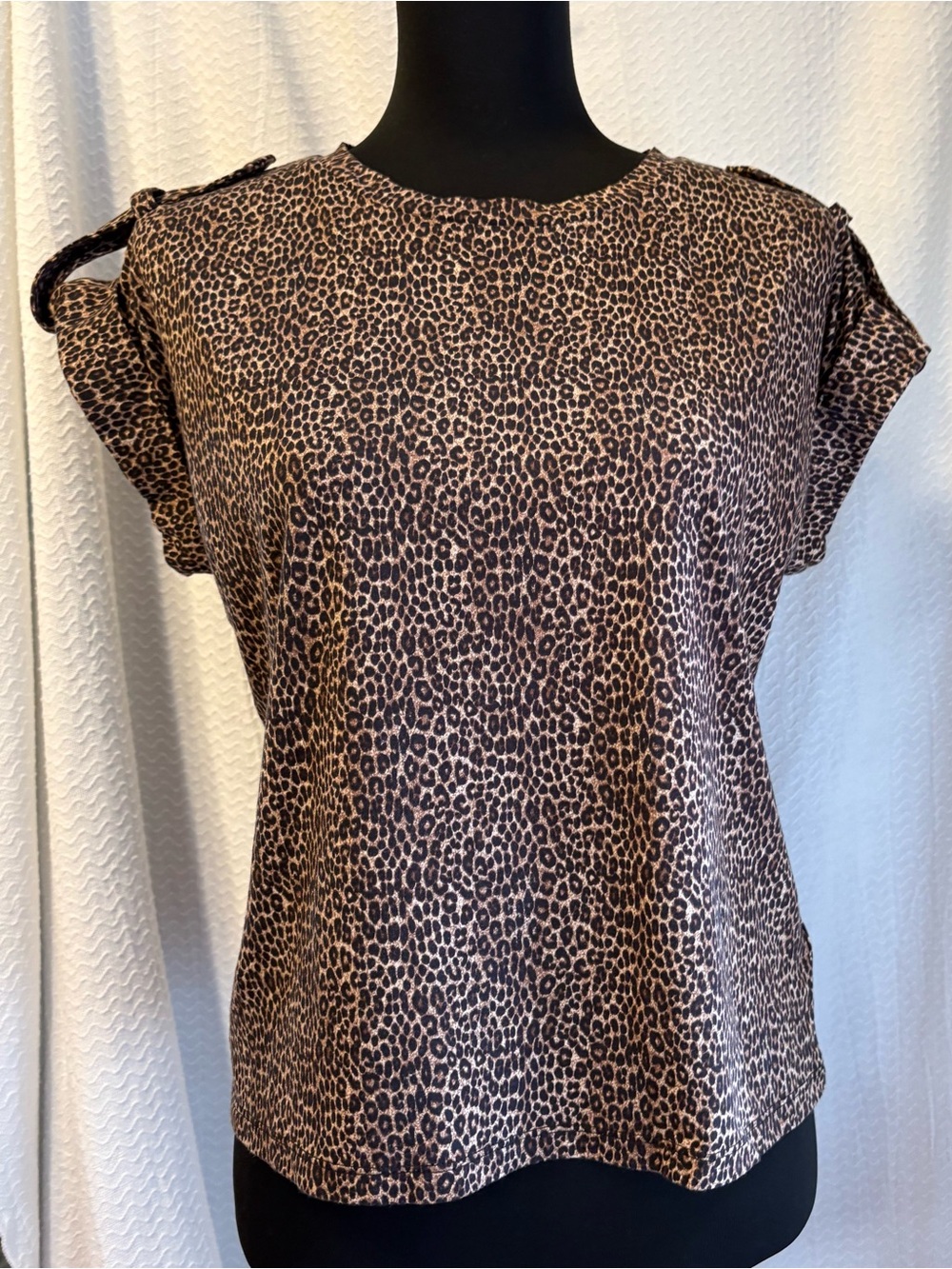 Michael Kors leopard print epaulette top
Size S/Petite